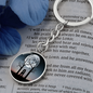 Romantic Couple in Love Keychain Round , Valentines Day, Birthday, Anniversary Gift for Husband Wife Girlfriend Boyfriend