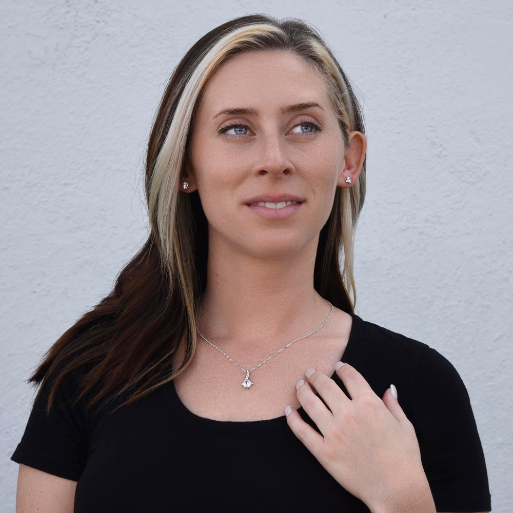 A mother's love is the heart of the family Alluring Beauty necklase With Earrings.